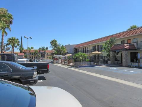 Econo Lodge Inn & Suites Escondido Downtown