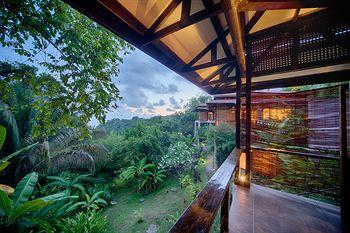 TikiVillas Rainforest Lodge - Adults Only