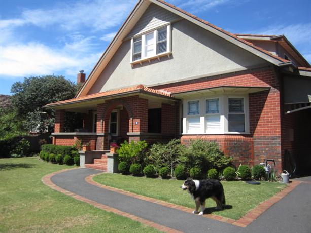 Homestay in Elsternwick near Gardenvale Railway Station