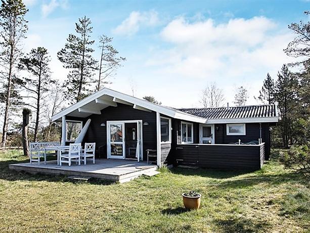 Three-Bedroom Holiday home in Albaek 57