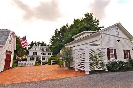 1777 Americana Inn Bed & Breakfast