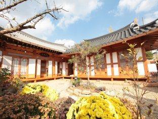 Bukyungdang Hanok Guesthouse