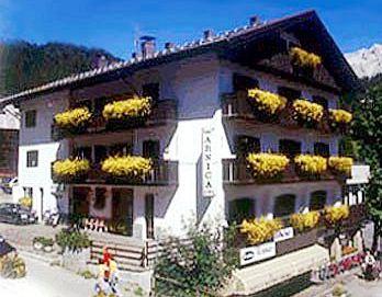 Arnica Garni Hotel Pinzolo