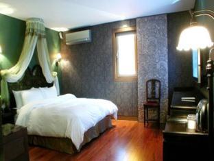 Nineth Hotel