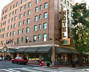 The Governor Dinwiddie Hotel & Suites