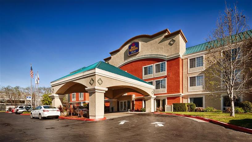 Best Western Plus Airport Inn & Suites