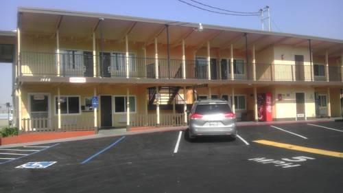 Travel Inn and Suites Fresno