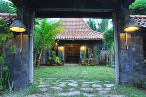 Astuti Gallery Homestay