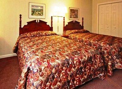 Econo Lodge Inn & Suites Groton