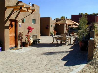 Wild Coyote Winery - Bed & Breakfast