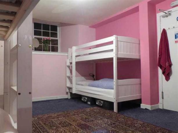 Allgirlz Female Only Hostel