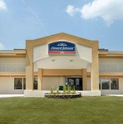 Howard Johnson Inn & Suites Marietta