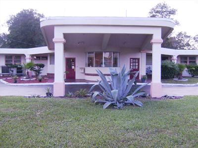 Nassau Holiday Motel