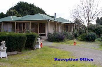 Ebony Quill Cottages