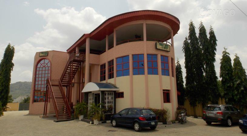 Garuyi Hotel and Suites