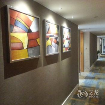 Crown Hotel Minhang