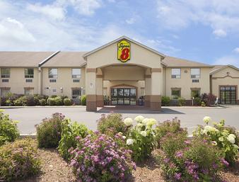 Super 8 Motel Cornwall