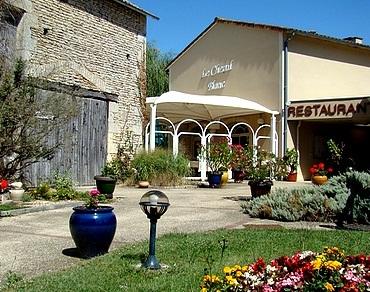 Logis Auberge Du Cheval Blanc et Le Clovis