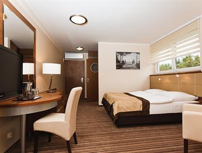 Hotel 77