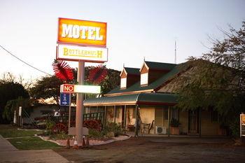 Bottlebrush Motel