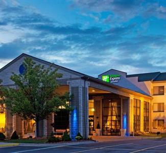 Holiday Inn Express Hotel & Suites Grand Rapids Airport