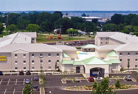 Cedar Points Breakers Express Hotel Sandusky