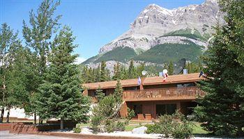 The Crossing Resort Lake Louise Town