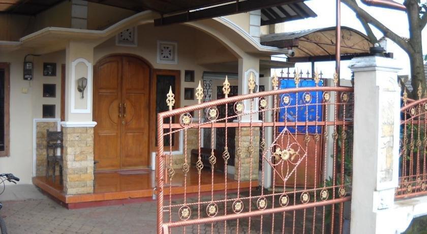 Sambisari Guest House