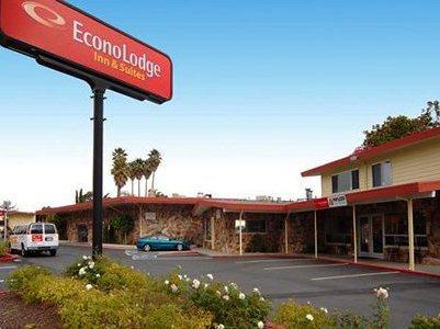 Econo Lodge Inn & Suites Oakland Airport