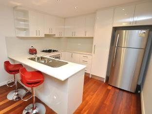 Camperdown Self-Contained Modern Two-Bedroom Apartment 11BRG