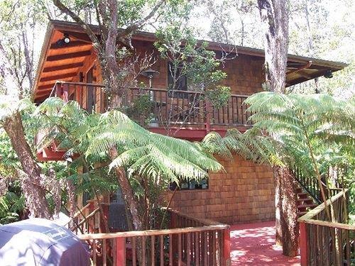 The Guest Cottages at Volcano Tree House