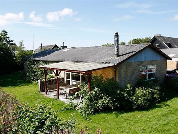 Three-Bedroom Holiday home in Albaek 32