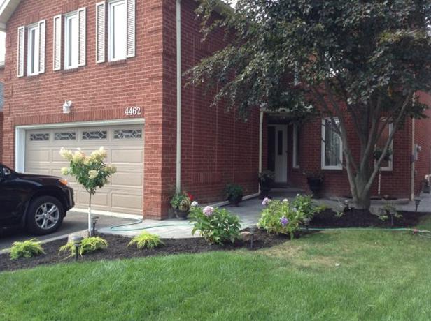 Homestay in Mississauga near Square One Shopping Centre