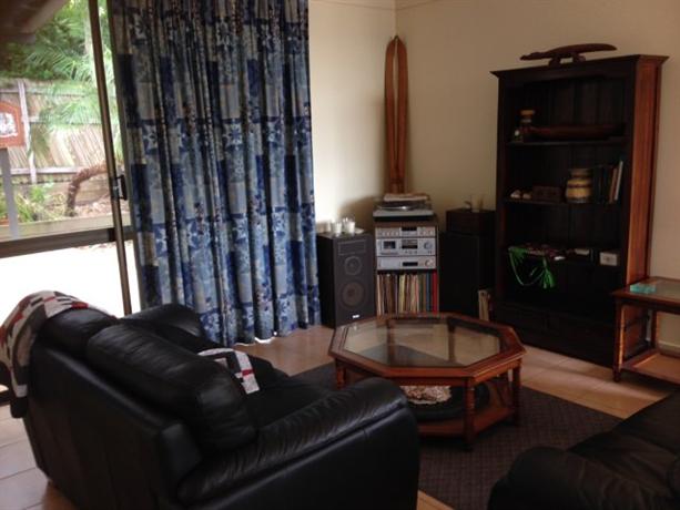 Homestay in Mt Ommaney near Brisbane River