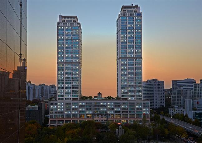 Brown Suite Residence