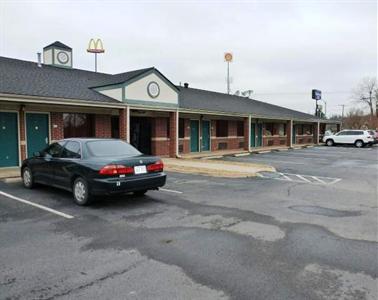 Redwood Inn and Suites