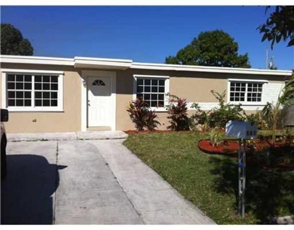 Homestay in Miami Springs near Gregory House