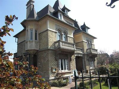 Le Castel Noble Guesthouse