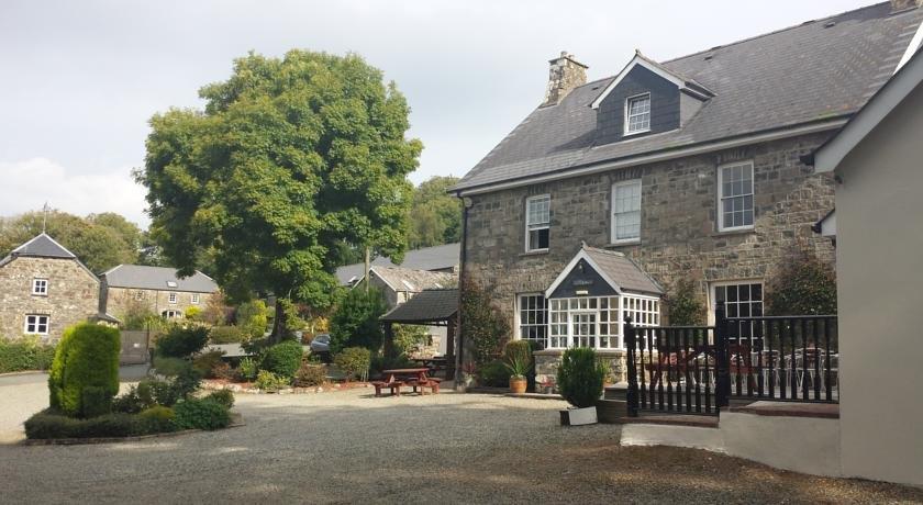 Gellifawr Country House and Cottages