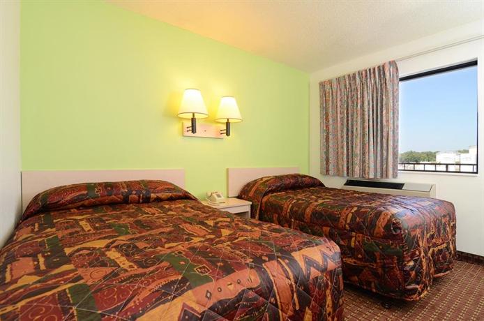 Super 7 Motel Coralville