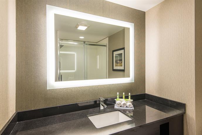 Holiday Inn Express & Suites Norwood-boston Area