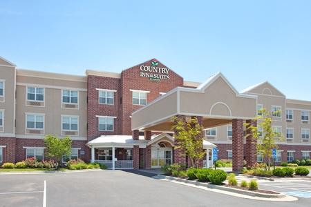 Country Inn & Suites Kansas City at Village West