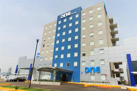 One QuerA(c)taro Aeropuerto Hotel