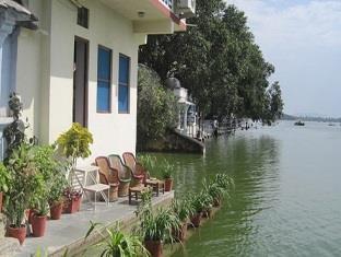 Jheel Paying Guest House