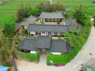 Gokjeonjae Hanok Pension