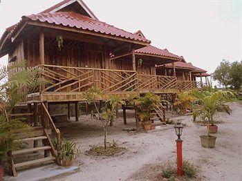 Strawberry Bungalows Restaurant & Bar