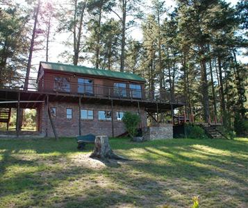 Lake Views Cottage & Noah's Ark