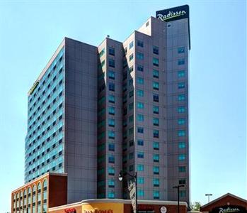 Radisson Hotel & Suites Fallsview