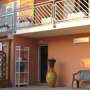 A Due Passi Dal Mare B&B