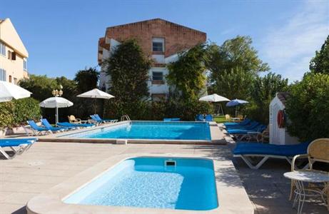 Leo Apartments